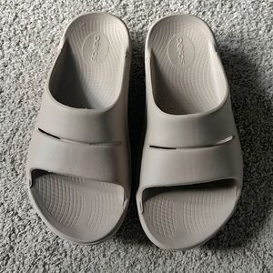 Oofos Women's Beige Slide Nomad